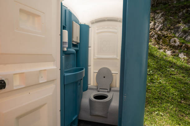 Best Portable bathroom rental  in Holtsville, NY